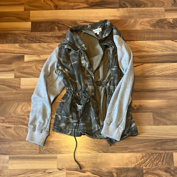 Charlotte Russe Women’s Camo Jacket, Size L - Picture 1 of 4